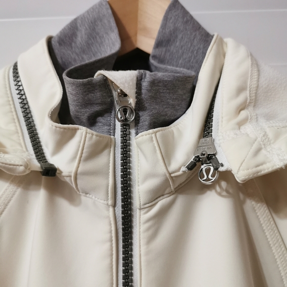 Lululemon Feelin’ Frosty Softshell Jacket - Picture 3 of 13
